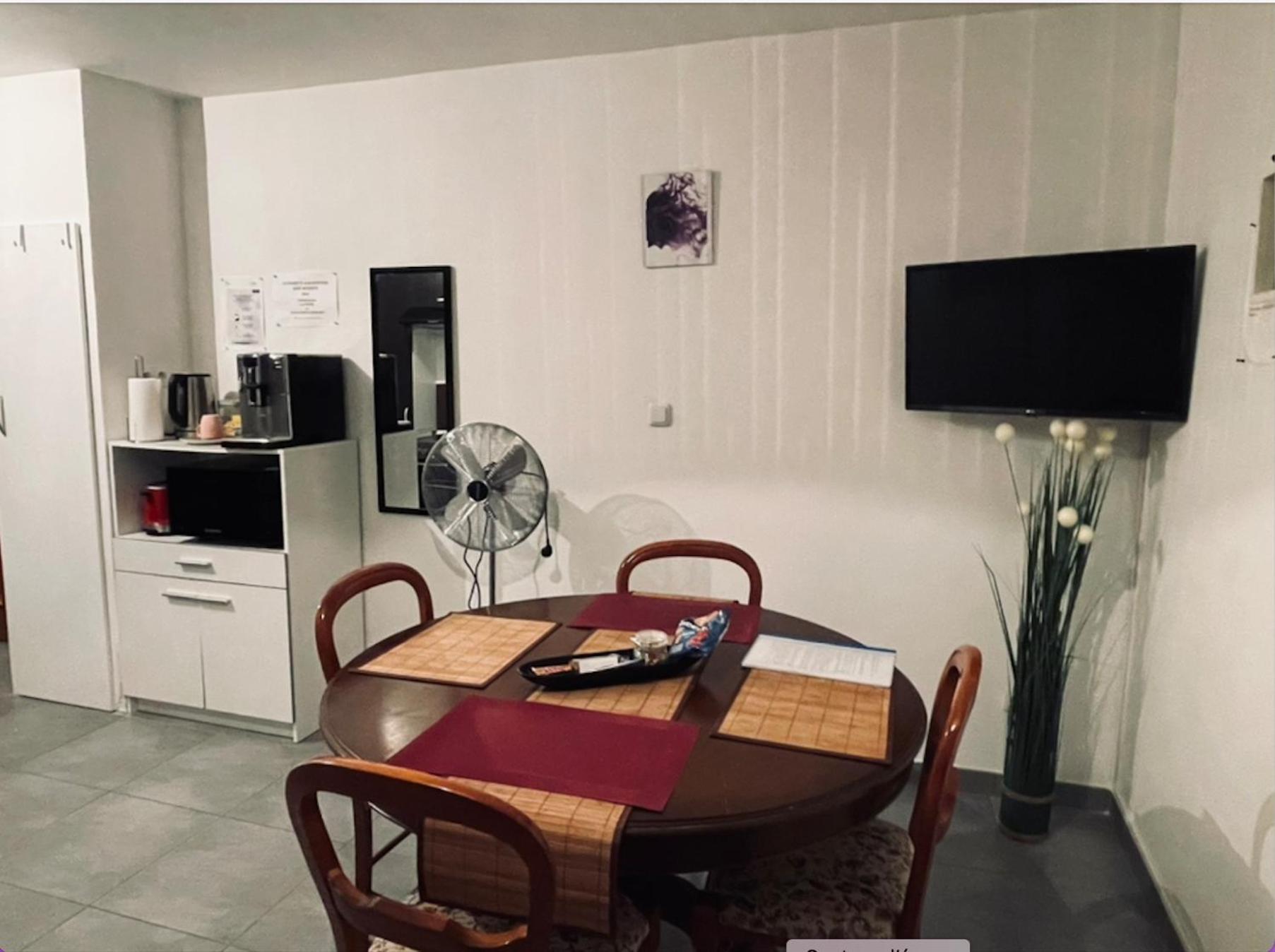 Appartement Avec Parking Gratuit Et Wifi Виерзон Екстериор снимка