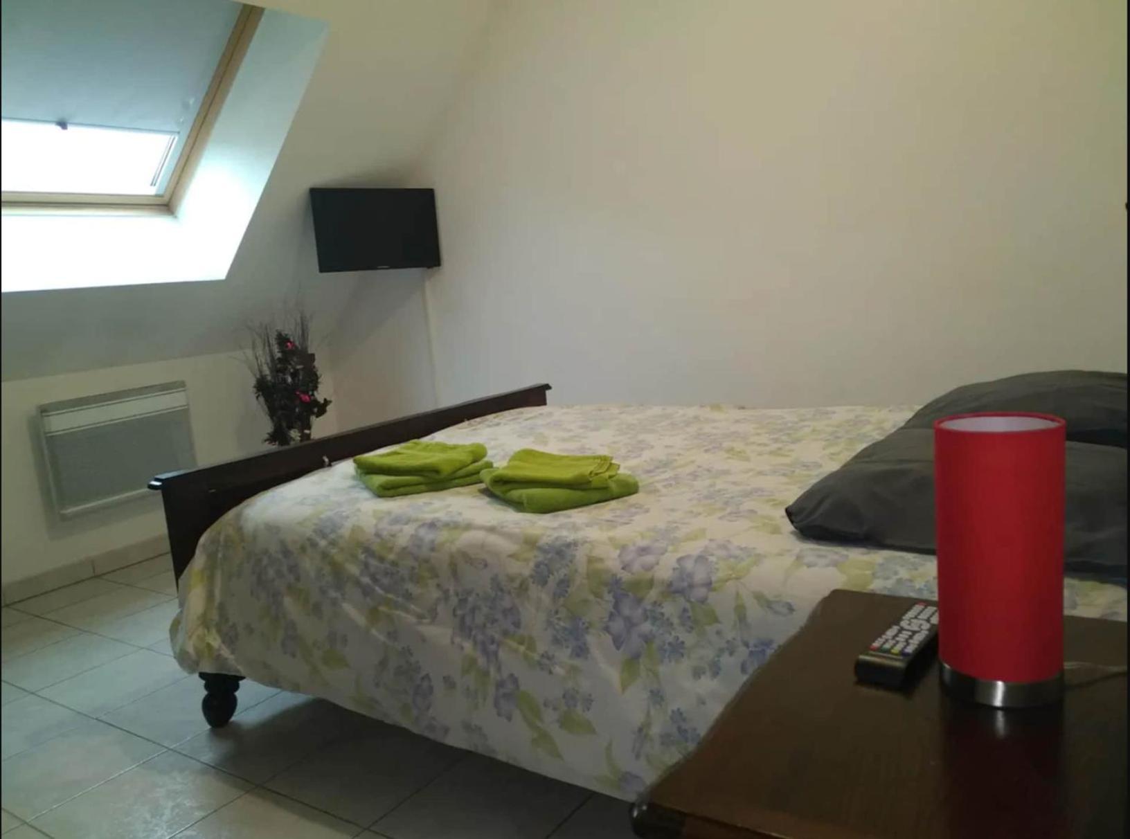 Appartement Avec Parking Gratuit Et Wifi Виерзон Екстериор снимка